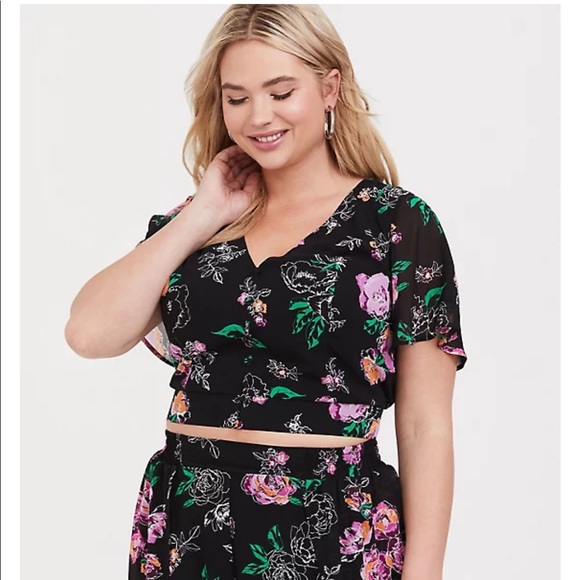 torrid Tops - TORRID BLACK FLORAL CHIFFON SMOCKED CROP TOP